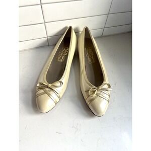 Salvatore Ferragamo Ivory Gold Leather 219 Bow Ballet Flats Italy 7.5 Champagne